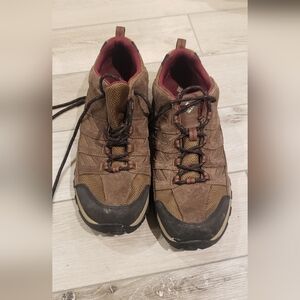 womens size 12 Columbia waterproof hiking shoes bottoms are dirty